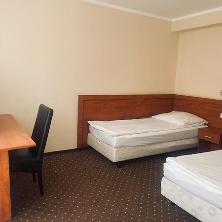Papaver Hotel Ślesin エクステリア 写真