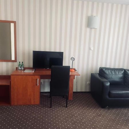 Papaver Hotel Ślesin エクステリア 写真