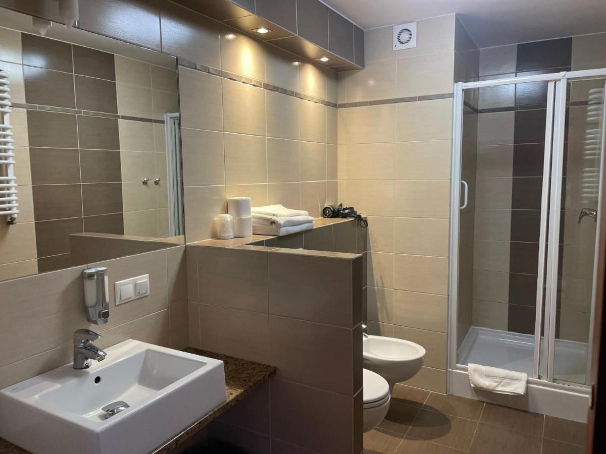 Papaver Hotel Ślesin エクステリア 写真