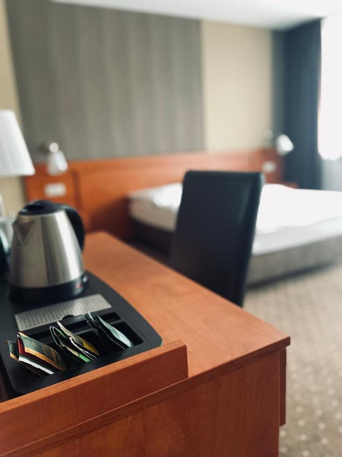 Papaver Hotel Ślesin エクステリア 写真