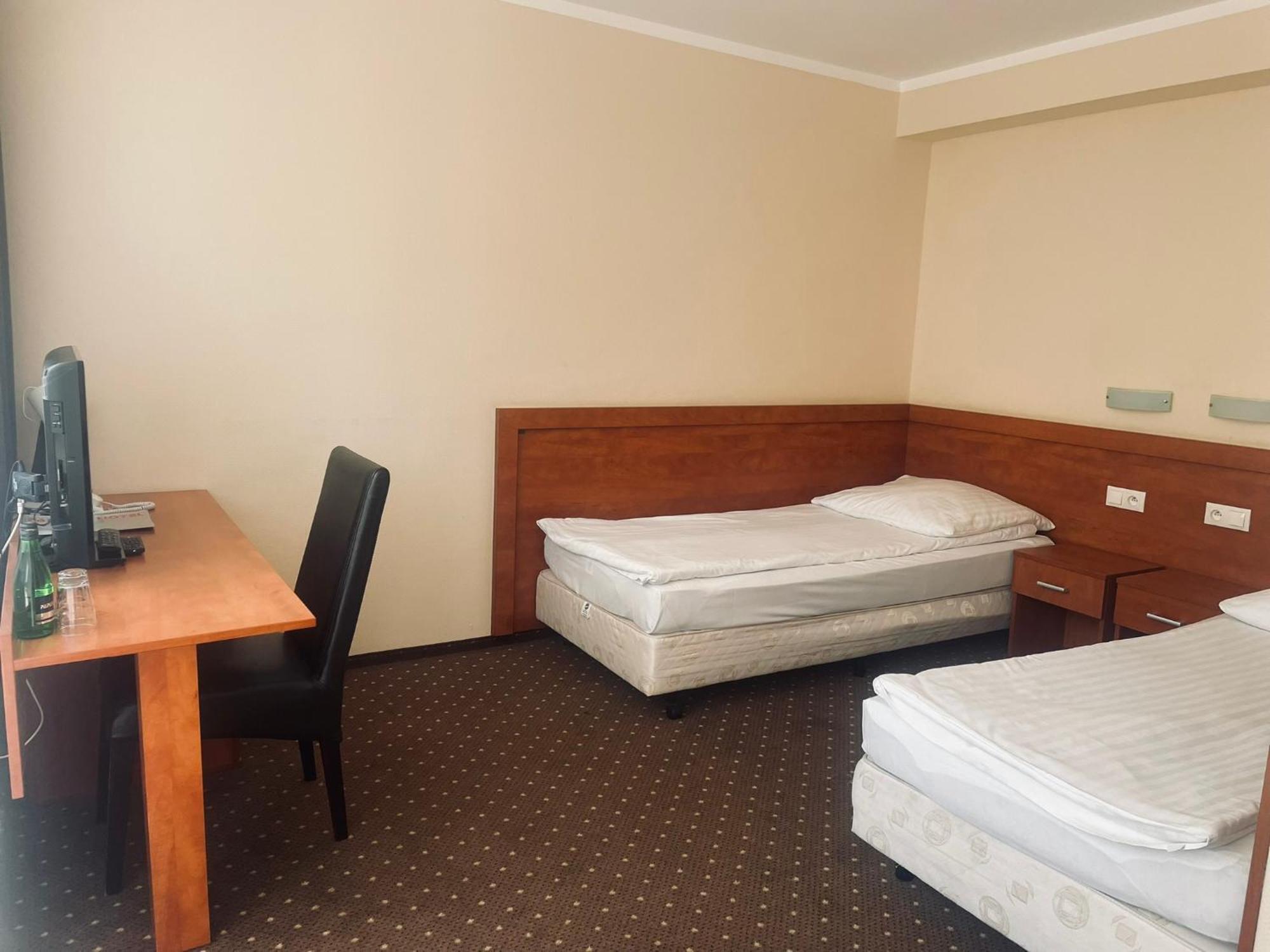 Papaver Hotel Ślesin エクステリア 写真