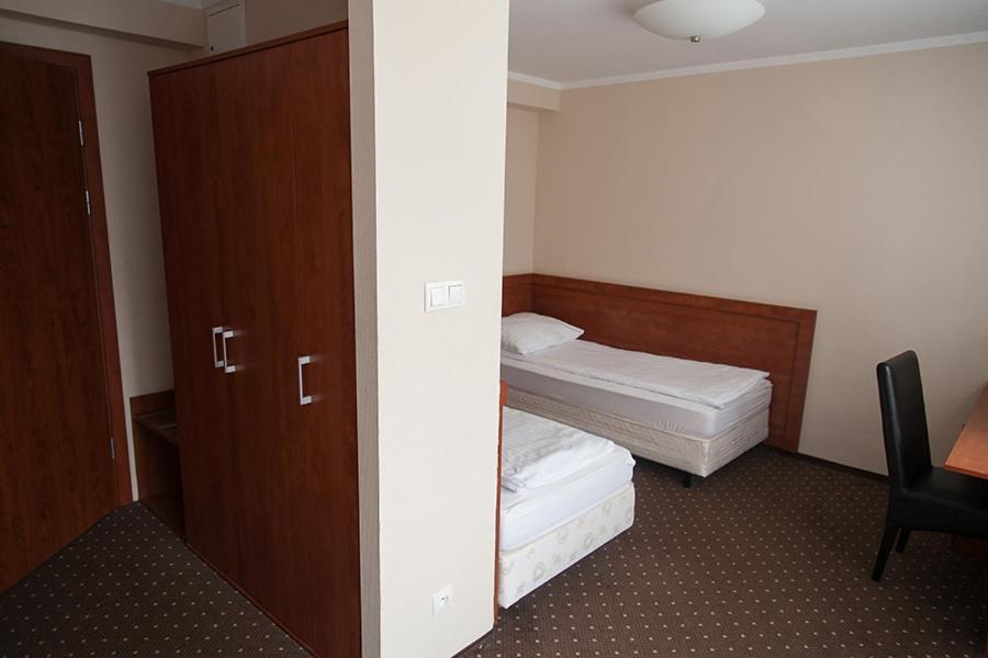 Papaver Hotel Ślesin エクステリア 写真