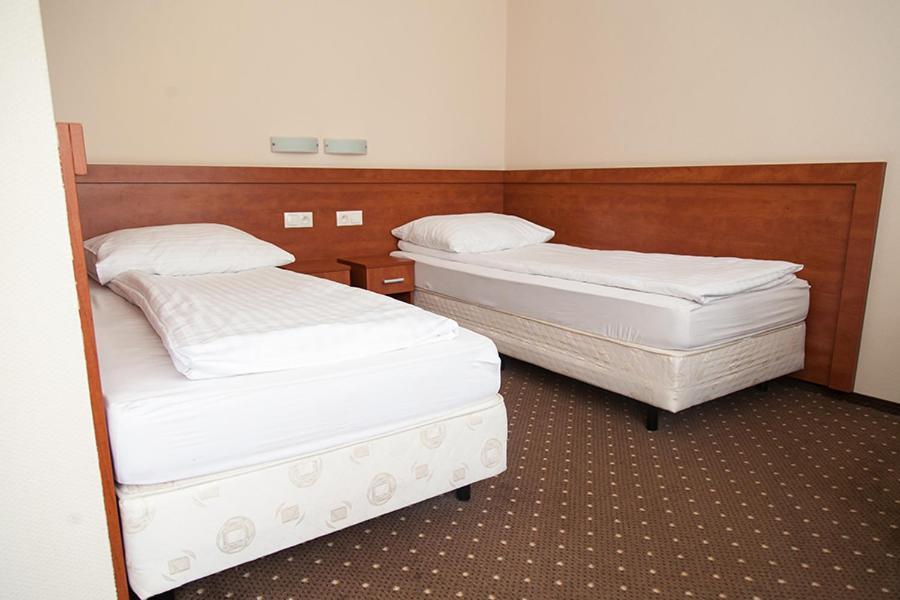 Papaver Hotel Ślesin エクステリア 写真