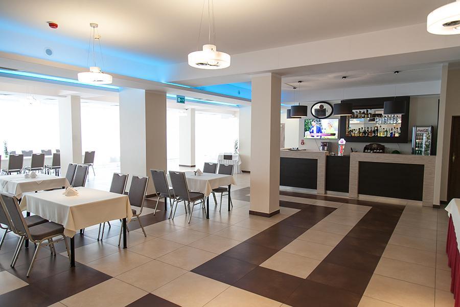 Papaver Hotel Ślesin エクステリア 写真